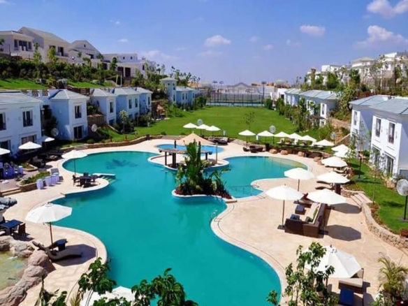 تاون هاوس 240 م للبيع فى ماونتن فيو التجمع الخامس