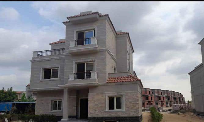 فيلا 305 م للبيع في مروج سموحة