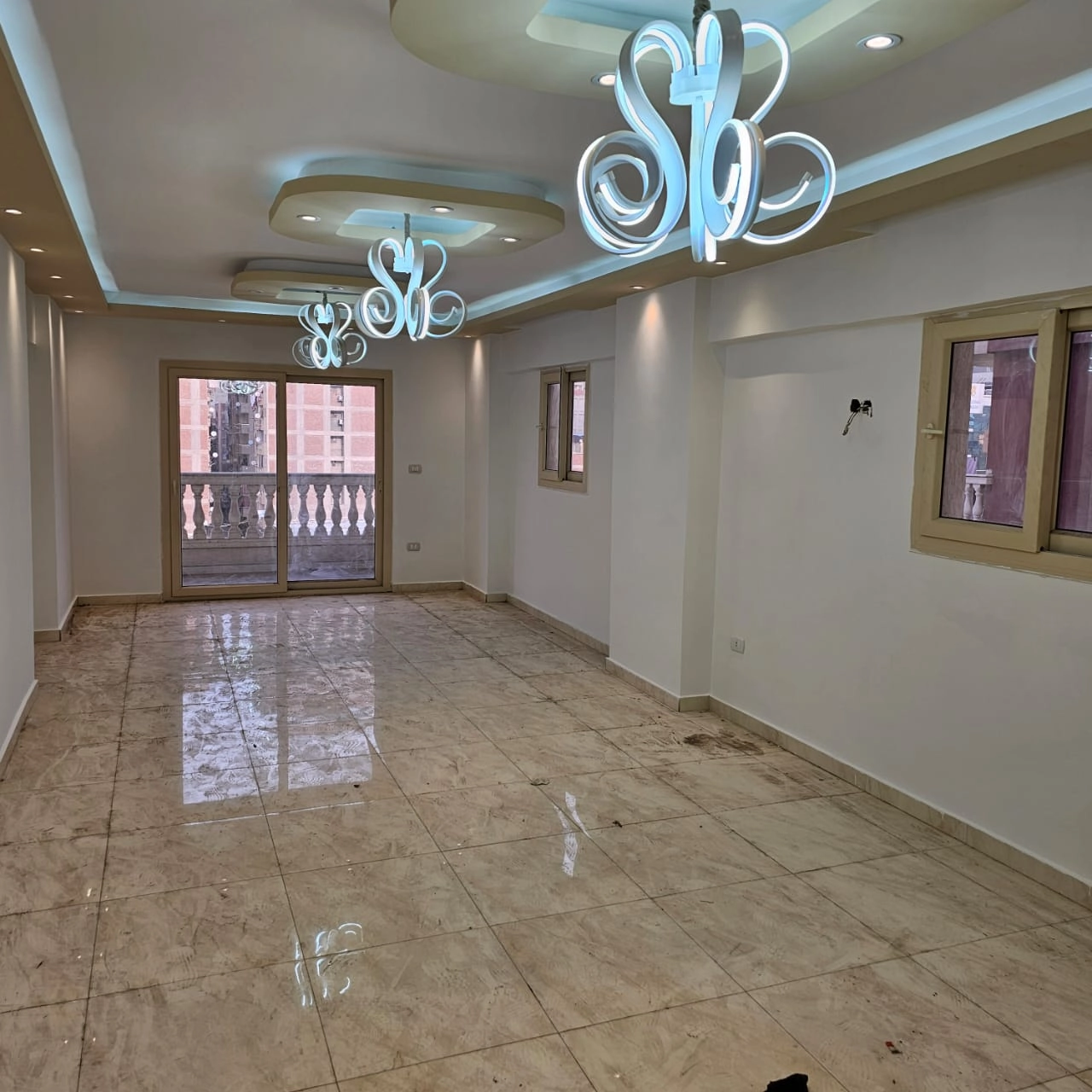 شقة مميزة فى كمبوند Alex way بمساحة 180