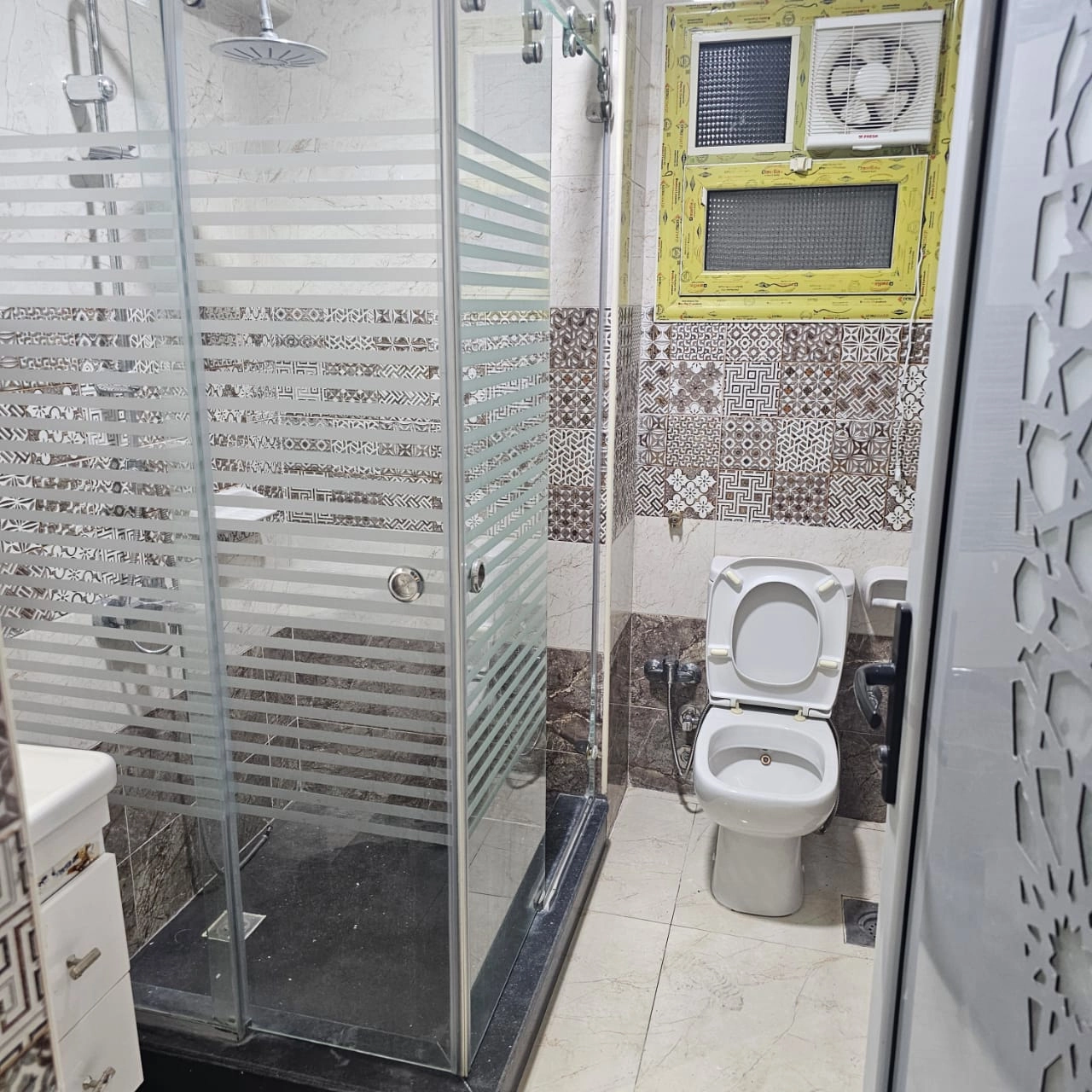 Distinct apartment for sale in the Alex Way compound with an area of 165 m