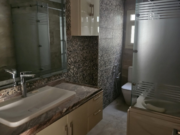 شقة مميزة للبيع بمساحة 165 متر