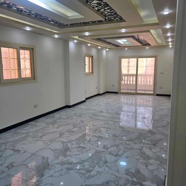 شقه فى كومبوند 180m Alex way