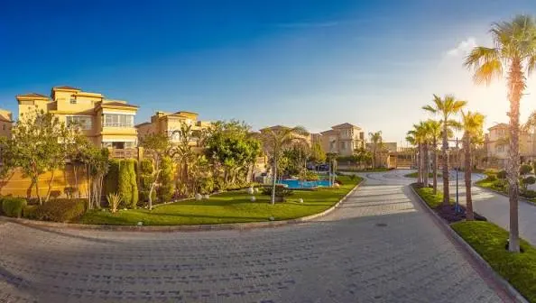 لاندسكيب وشارع داخلي داخل كمبوند جيرا الشيخ زايد